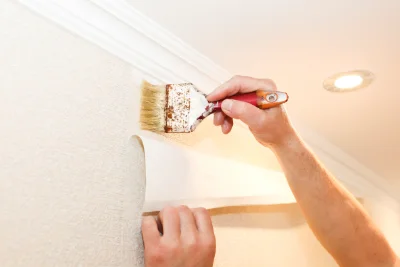 Pose de papier peint à Saorge — revêtements muraux et toiles de verre